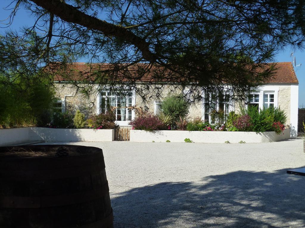 Le Comptoir Des Ecoliers Bed & Breakfast Gémozac Стая снимка
