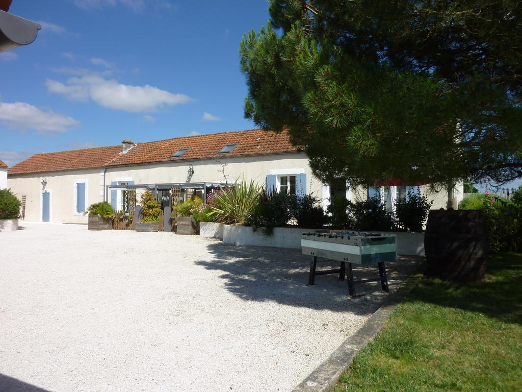 Le Comptoir Des Ecoliers Bed & Breakfast Gémozac Екстериор снимка