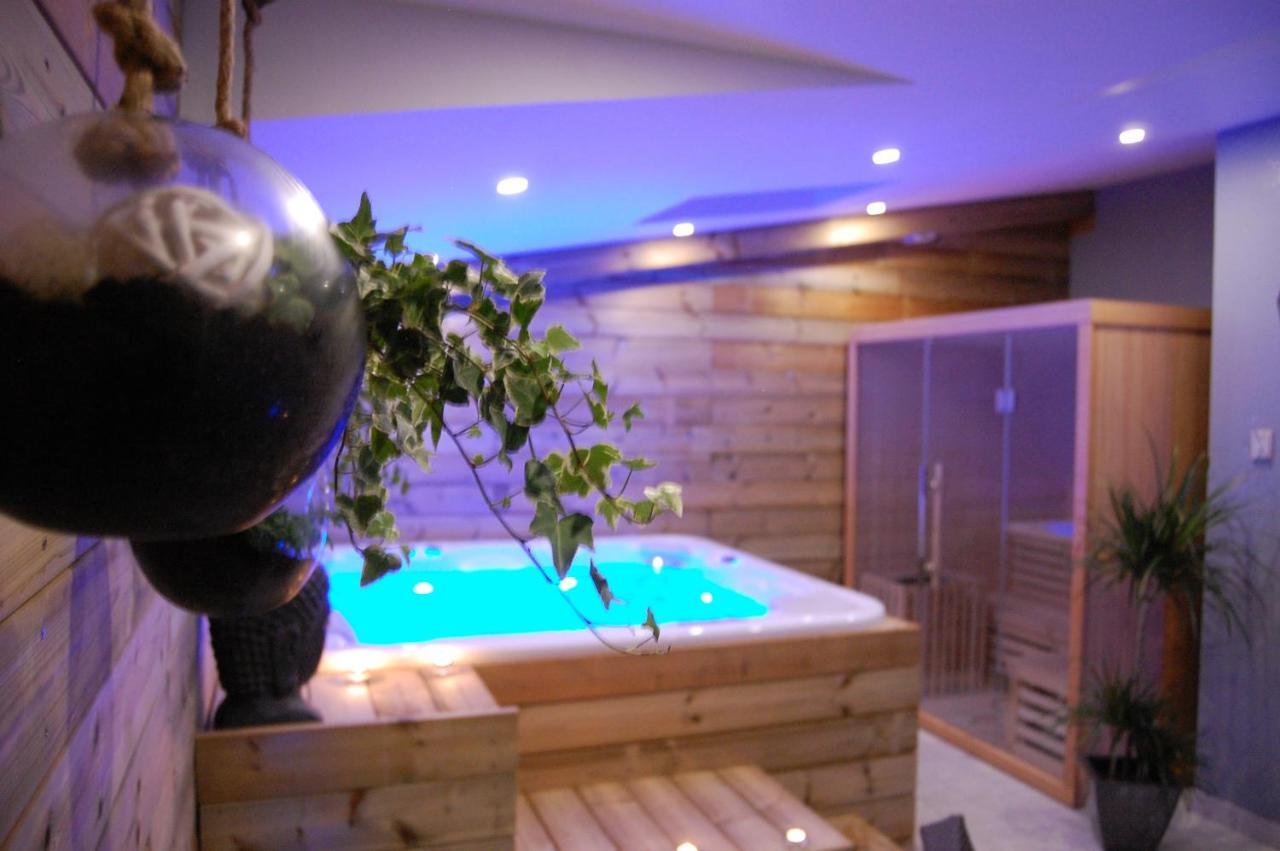 Le Comptoir Des Ecoliers Bed & Breakfast Gémozac Екстериор снимка
