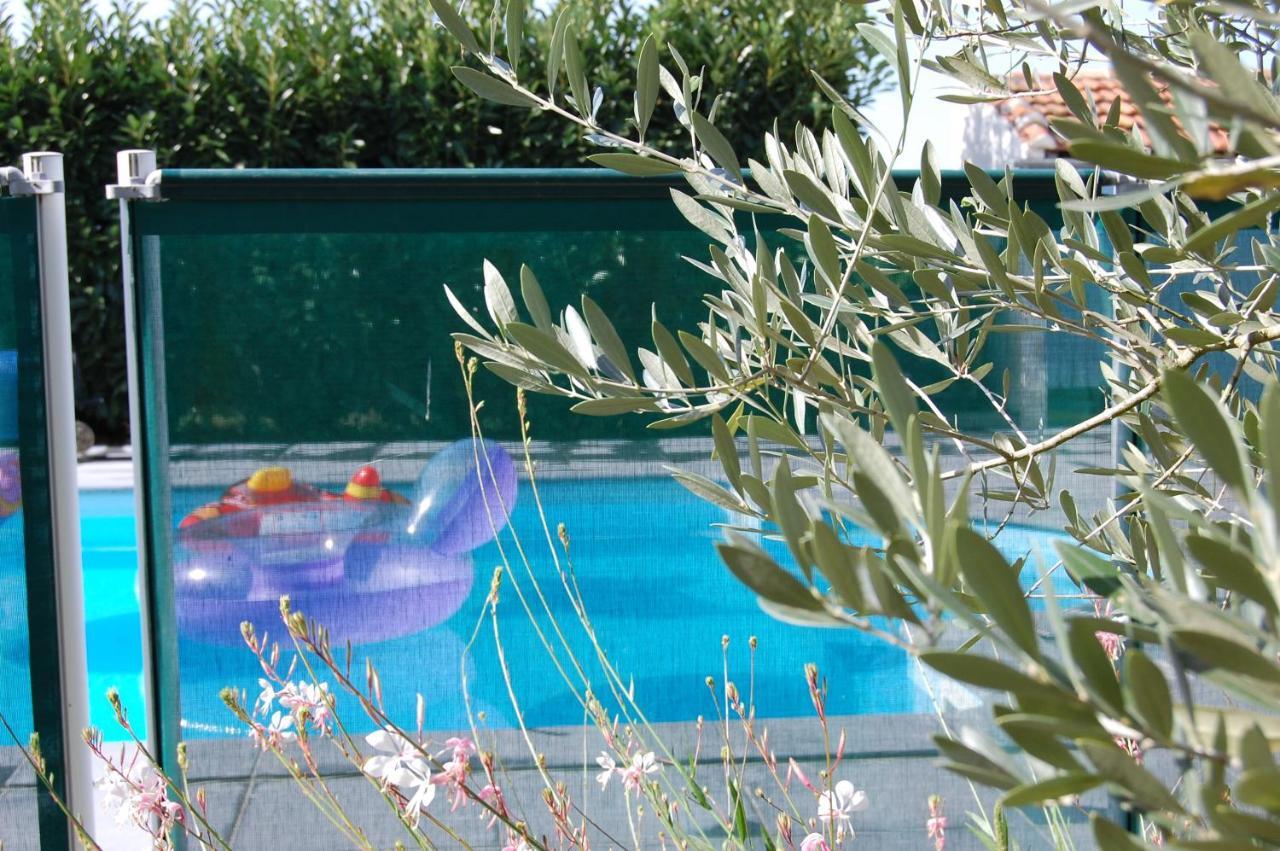 Le Comptoir Des Ecoliers Bed & Breakfast Gémozac Екстериор снимка